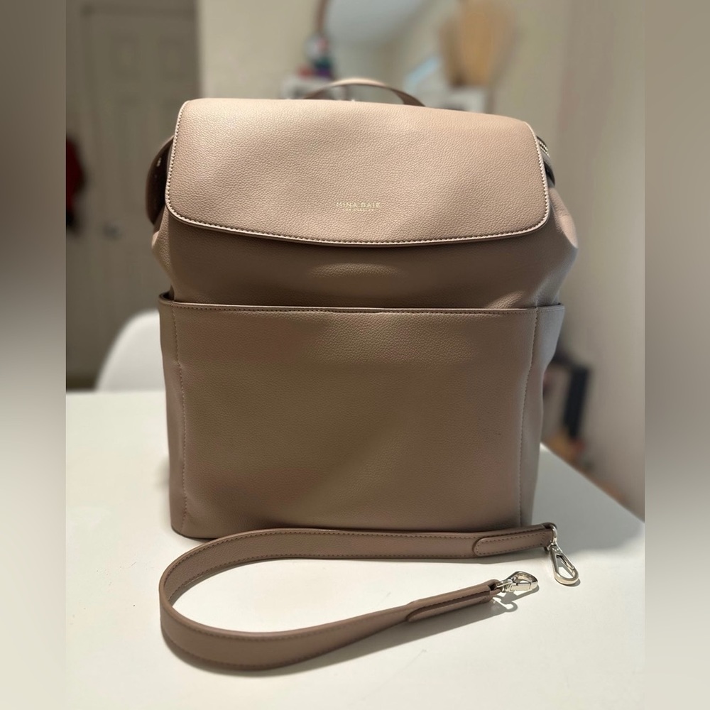 Mina Baie full Kinney